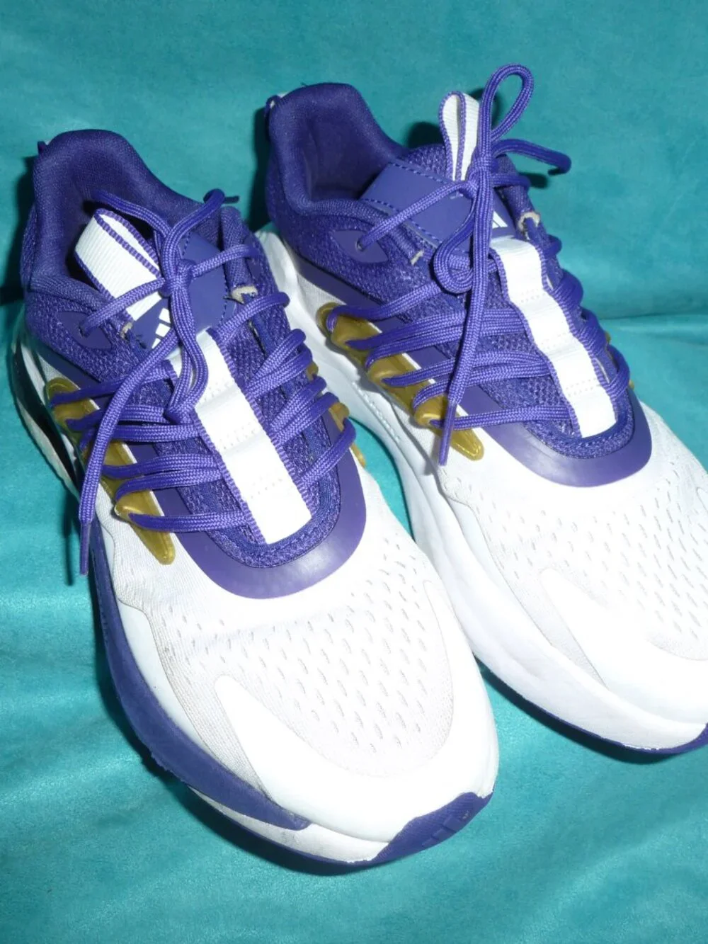 Adidas AlphaBoost V2 NCAA Pack Washington 7.5-7 1/2 white/gold/purple $129